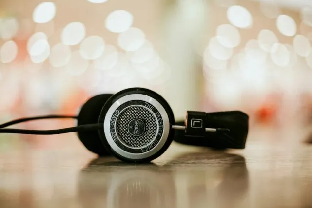 Photo how to listen to music guide
